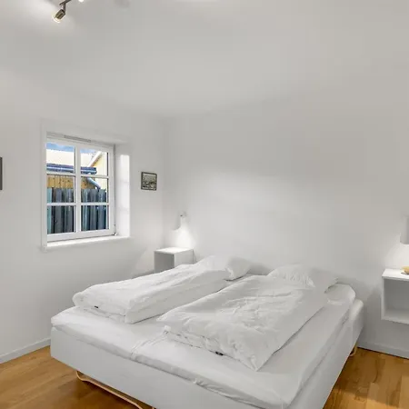 Loreia - 300m From The Sea By Interhome